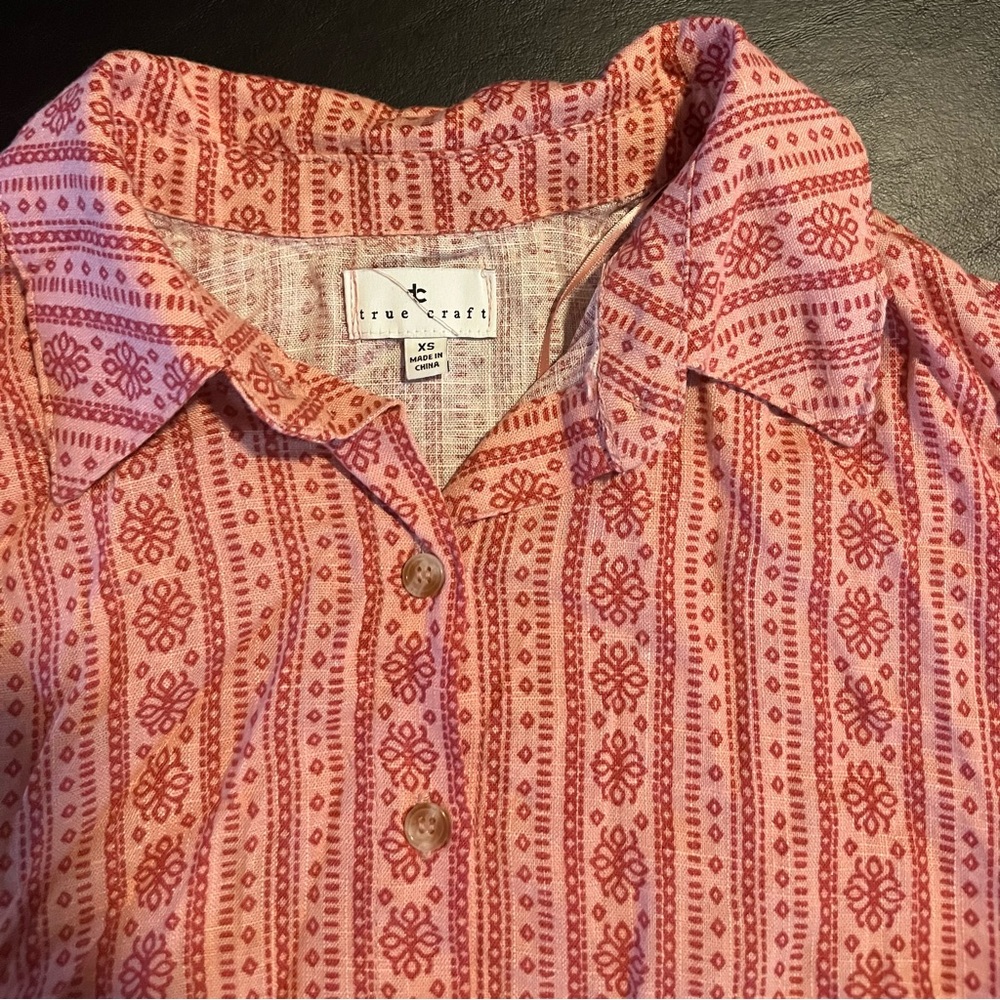 Floral Patterned Button-Up Top - Picture 2 of 4